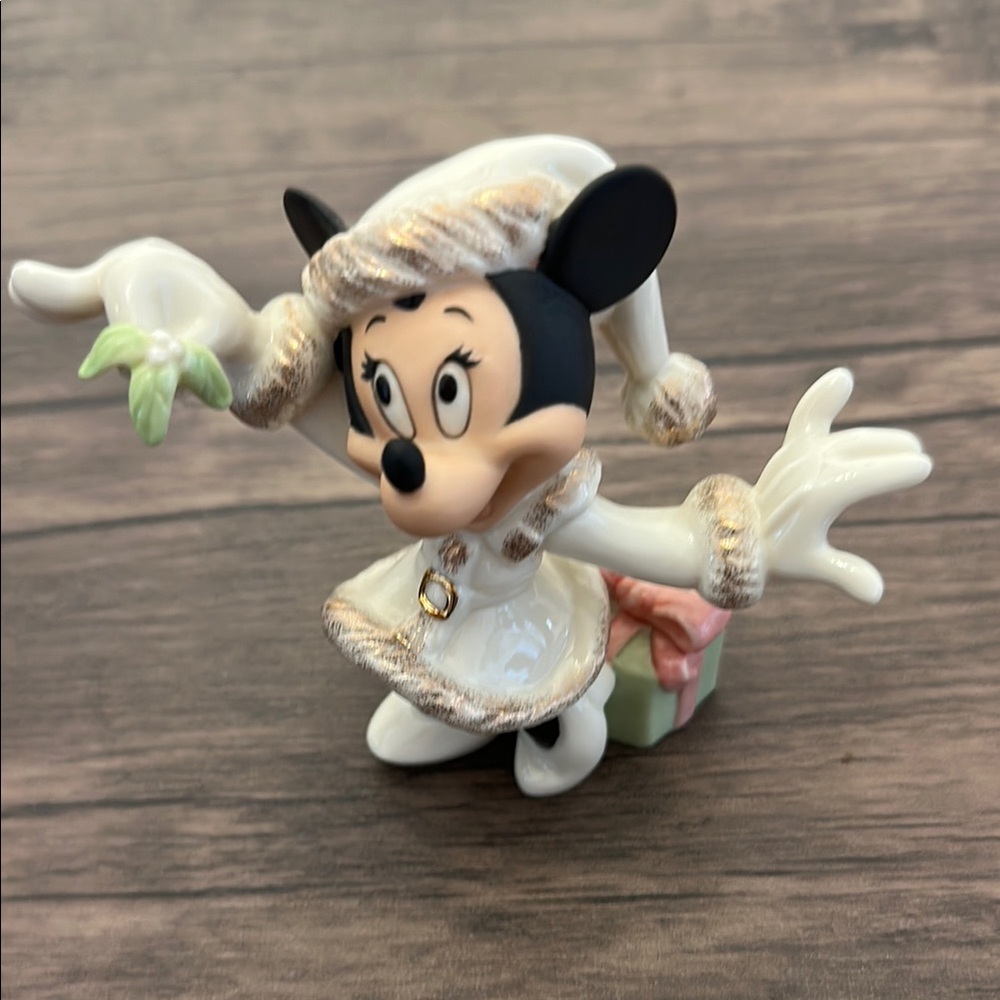 Disney Holiday Mickey and Minnie Figurines